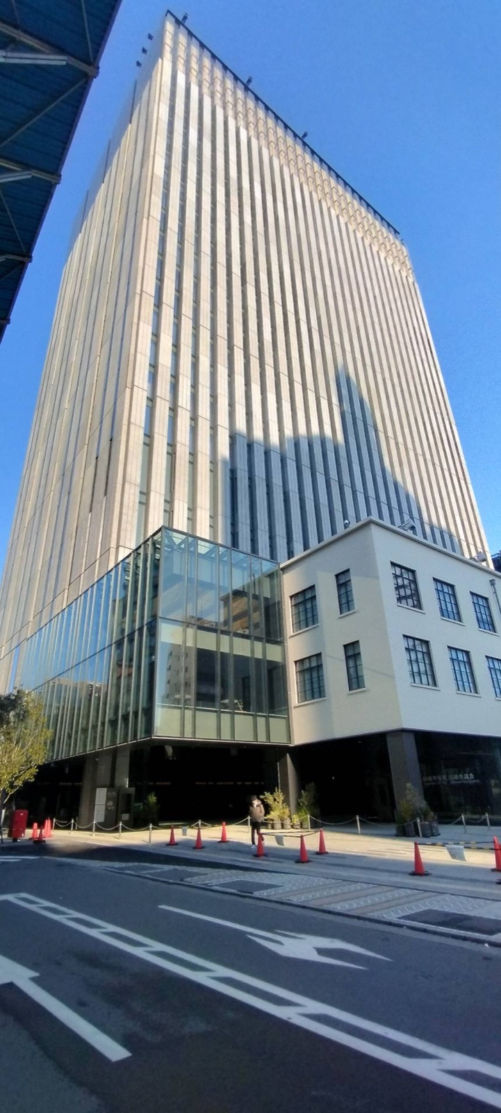 川崎市役所庁舎の写真